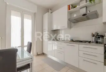 Rexer-Arcore-Arcore-Quadrilocale-piano-alto-con-box-e-cantina-Altro