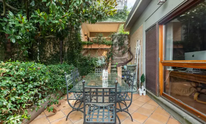 Rexer-Roma-Casa-indipendente-immersa-nel-verde-Giardino