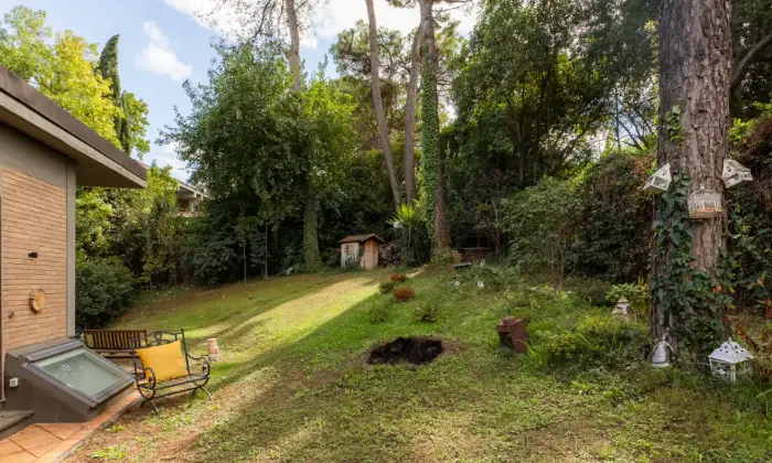 Rexer-Roma-Casa-indipendente-immersa-nel-verde-Giardino