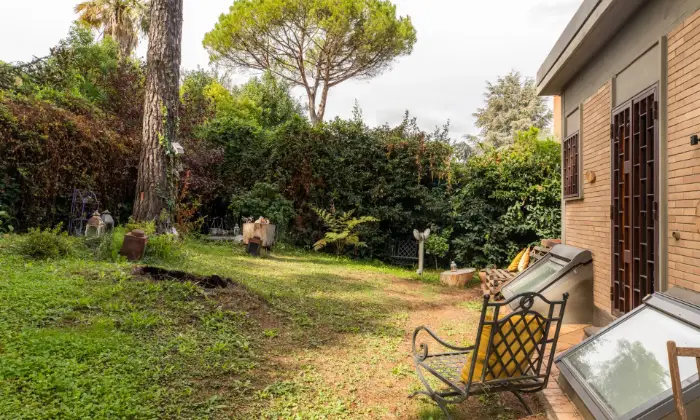 Rexer-Roma-Casa-indipendente-immersa-nel-verde-Giardino