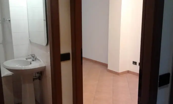 Rexer-Milano-VENDESI-LOCALE-COMMERCIALE-LABORATORIO-AFFORI-CENTRO-MI-Altro