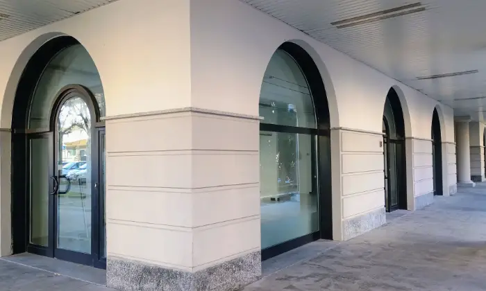 Rexer-Malnate-Negozio-in-centro-con-vetrine-e-cantina-sottostante-Altro