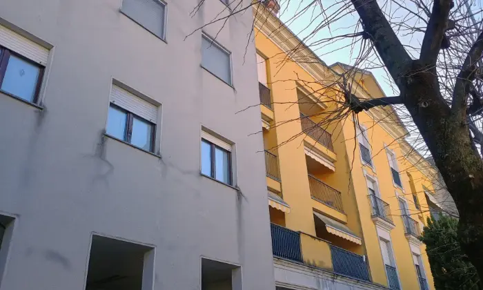 Rexer-Malnate-Negozio-in-centro-con-vetrine-e-cantina-sottostante-Altro