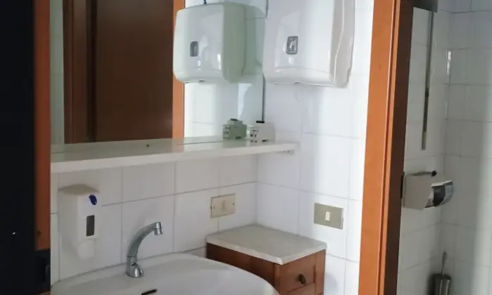Rexer-Malnate-Negozio-in-centro-con-vetrine-e-cantina-sottostante-Altro