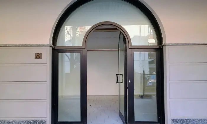 Rexer-Malnate-Negozio-in-centro-con-vetrine-e-cantina-sottostante-Altro