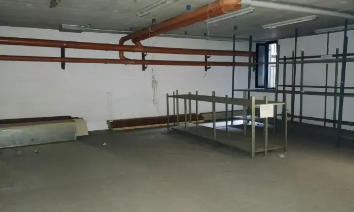 Rexer-Malnate-Negozio-in-centro-con-vetrine-e-cantina-sottostante-Altro