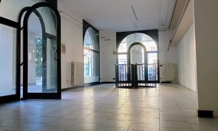 Rexer-Malnate-Negozio-in-centro-con-vetrine-e-cantina-sottostante-Altro