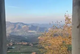 Rexer-Montebello-Vendesi-Rustico-a-Montebello-Altro
