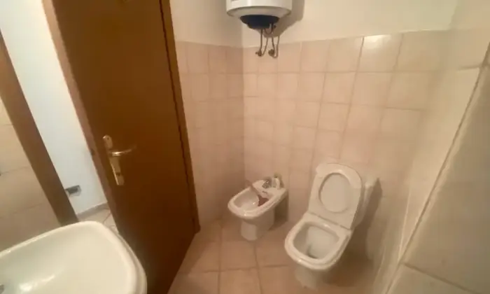 Rexer-Marina-di-Carrara-Vendesi-ufficio-a-Carrara-Altro