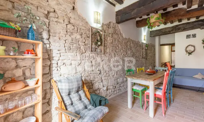 Rexer-CANTIANO-Eleganza-storica-e-comfort-moderno-casa-indipendente-con-mansarda-e-taverna-nel-centro-Altro