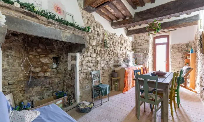 Rexer-CANTIANO-Eleganza-storica-e-comfort-moderno-casa-indipendente-con-mansarda-e-taverna-nel-centro-Altro