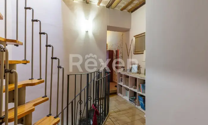 Rexer-CANTIANO-Eleganza-storica-e-comfort-moderno-casa-indipendente-con-mansarda-e-taverna-nel-centro-Altro