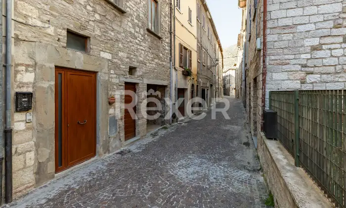 Rexer-CANTIANO-Eleganza-storica-e-comfort-moderno-casa-indipendente-con-mansarda-e-taverna-nel-centro-Altro