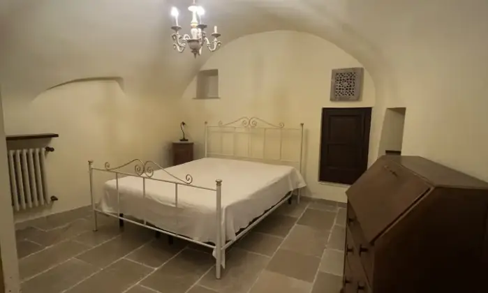 Rexer-Martina-Franca-Bilocale-e-Monolocale-finemente-ristrutturati-Camera-da-letto-matrimoniale