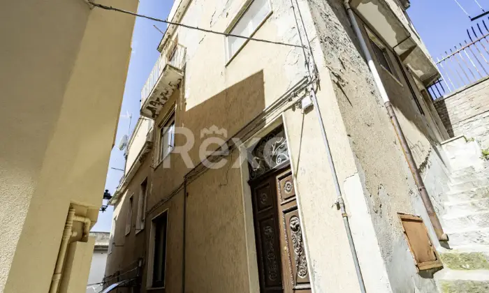 Rexer-Avigliano-Terratetto-da-ristrutturare-nel-centro-storico-con-vista-panoramica-Altro