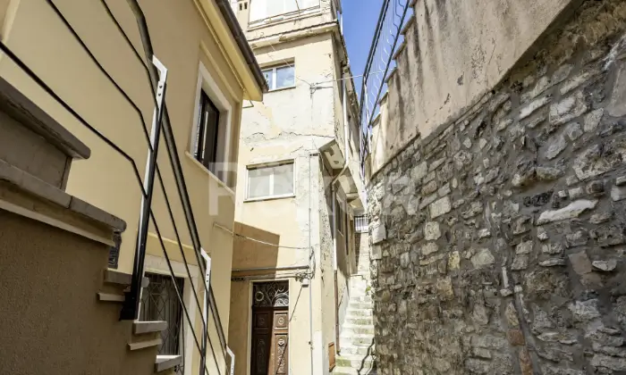 Rexer-Avigliano-Terratetto-da-ristrutturare-nel-centro-storico-con-vista-panoramica-Altro