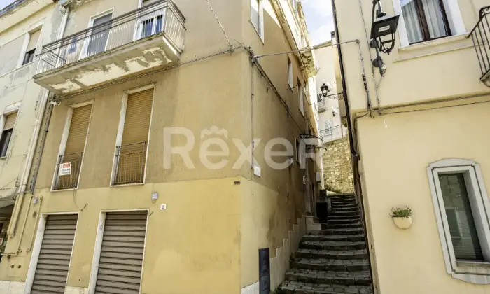 Rexer-Avigliano-Terratetto-da-ristrutturare-nel-centro-storico-con-vista-panoramica-Altro
