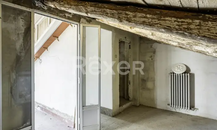 Rexer-Avigliano-Terratetto-da-ristrutturare-nel-centro-storico-con-vista-panoramica-Altro