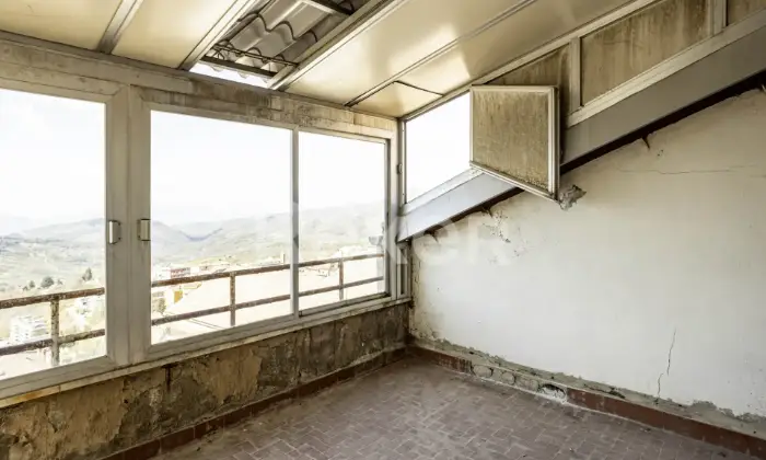Rexer-Avigliano-Terratetto-da-ristrutturare-nel-centro-storico-con-vista-panoramica-Altro