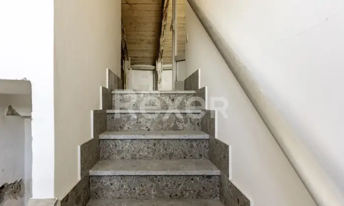 Rexer-Avigliano-Terratetto-da-ristrutturare-nel-centro-storico-con-vista-panoramica-Altro