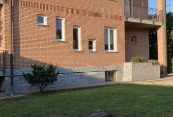 Rexer-Candelo-Villa-di-ampia-metratura-con-finiture-di-pregio-Giardino