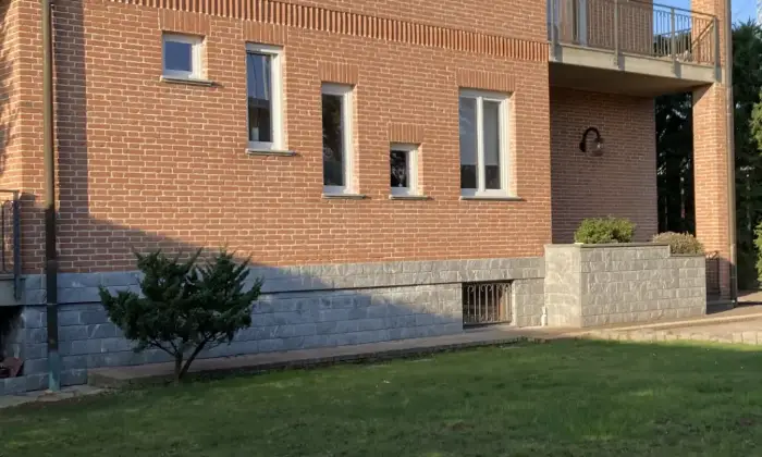 Rexer-Candelo-Villa-di-ampia-metratura-con-finiture-di-pregio-Giardino
