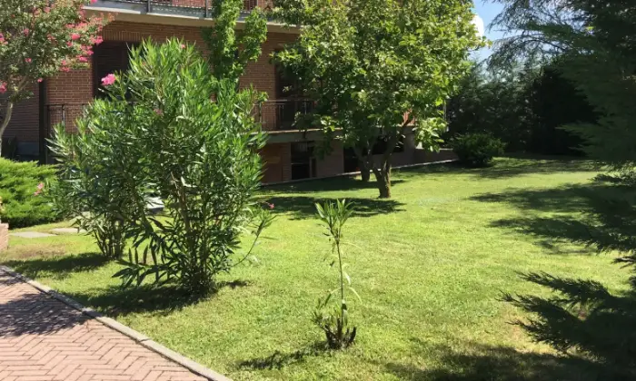 Rexer-Candelo-Villa-di-ampia-metratura-con-finiture-di-pregio-Giardino