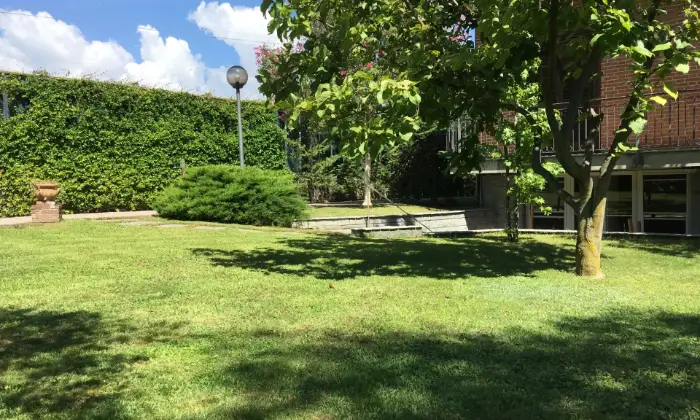 Rexer-Candelo-Villa-di-ampia-metratura-con-finiture-di-pregio-Giardino