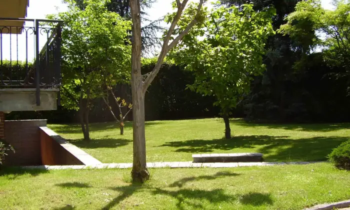 Rexer-Candelo-Villa-di-ampia-metratura-con-finiture-di-pregio-Giardino