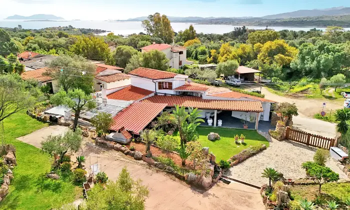 Rexer-Olbia-Villa-con-ampio-giardino-privato-Altro