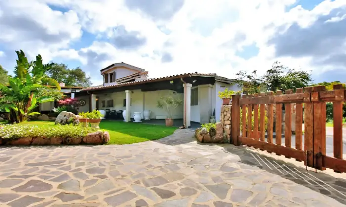 Rexer-Olbia-Villa-con-ampio-giardino-privato-Altro