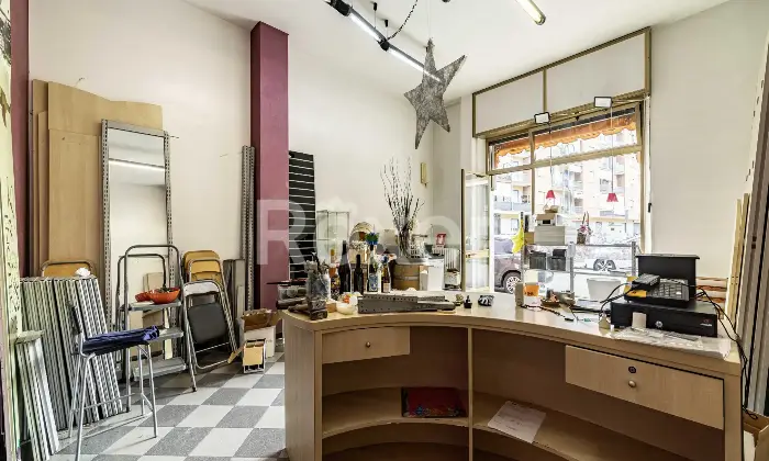 Rexer-Nichelino-ZONA-JUVARRA-VZE-MERCATO-LOCALE-COMMERCIALE-CON-UNA-VETRINA-FRONTE-STRADA-AREA-VENDITA-RETRO-BAGNO-E-CANTINA-Altro