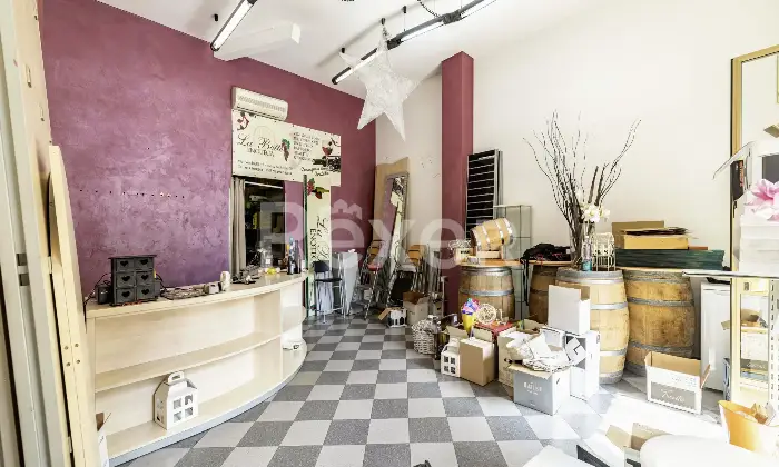 Rexer-Nichelino-ZONA-JUVARRA-VZE-MERCATO-LOCALE-COMMERCIALE-CON-UNA-VETRINA-FRONTE-STRADA-AREA-VENDITA-RETRO-BAGNO-E-CANTINA-Altro