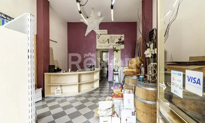 Rexer-Nichelino-ZONA-JUVARRA-VZE-MERCATO-LOCALE-COMMERCIALE-CON-UNA-VETRINA-FRONTE-STRADA-AREA-VENDITA-RETRO-BAGNO-E-CANTINA-Altro