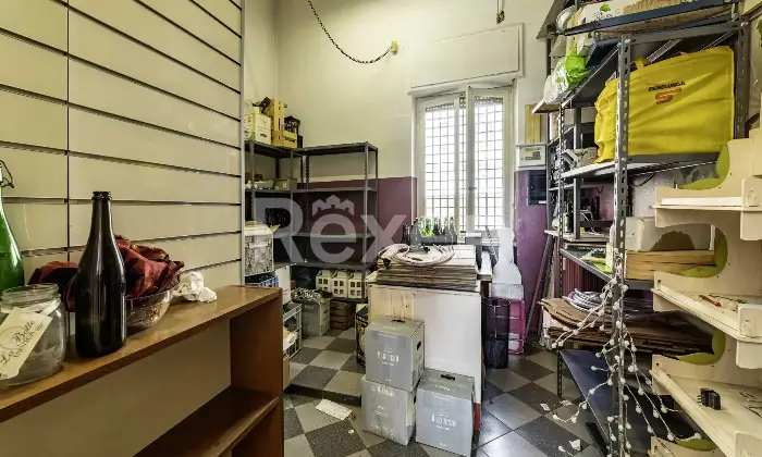 Rexer-Nichelino-ZONA-JUVARRA-VZE-MERCATO-LOCALE-COMMERCIALE-CON-UNA-VETRINA-FRONTE-STRADA-AREA-VENDITA-RETRO-BAGNO-E-CANTINA-Altro