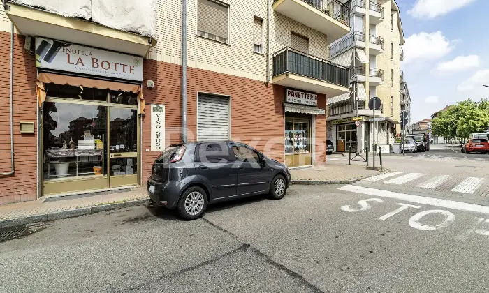 Rexer-Nichelino-ZONA-JUVARRA-VZE-MERCATO-LOCALE-COMMERCIALE-CON-UNA-VETRINA-FRONTE-STRADA-AREA-VENDITA-RETRO-BAGNO-E-CANTINA-Altro