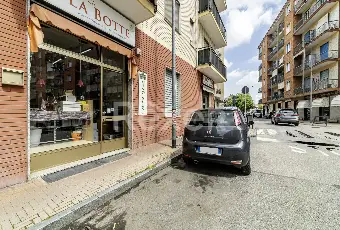 Rexer-Nichelino-ZONA-JUVARRA-VZE-MERCATO-LOCALE-COMMERCIALE-CON-UNA-VETRINA-FRONTE-STRADA-AREA-VENDITA-RETRO-BAGNO-E-CANTINA-Altro