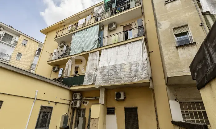 Rexer-Nichelino-ZONA-JUVARRA-VZE-MERCATO-LOCALE-COMMERCIALE-CON-UNA-VETRINA-FRONTE-STRADA-AREA-VENDITA-RETRO-BAGNO-E-CANTINA-Altro