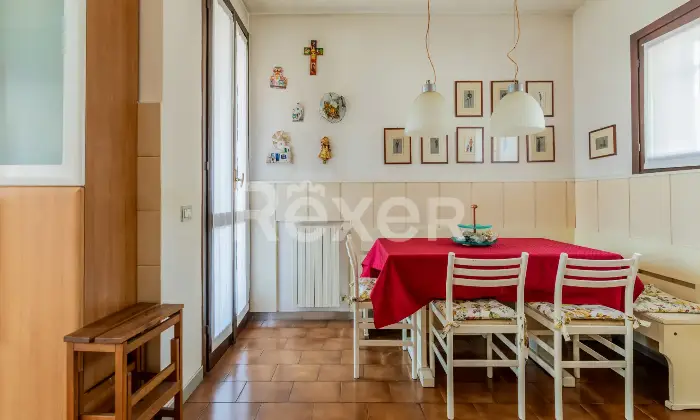 Rexer-Camparada-Ampia-Villa-con-piscina-Altro