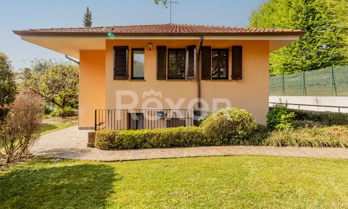 Rexer-Camparada-Ampia-Villa-con-piscina-Altro