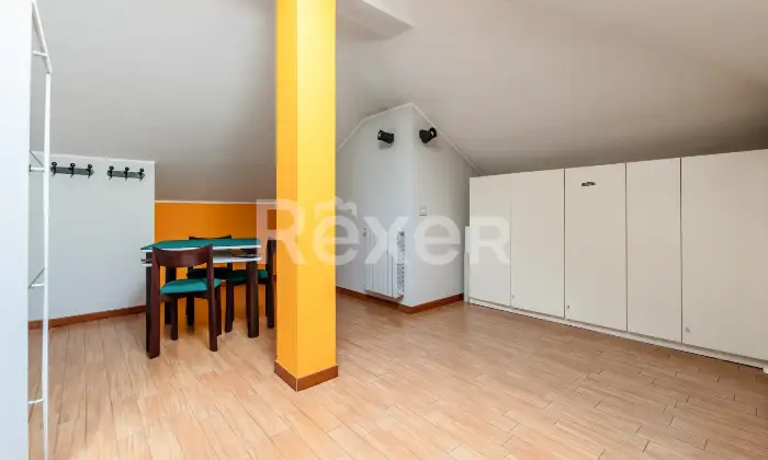 Rexer-Camparada-Ampia-Villa-con-piscina-Altro