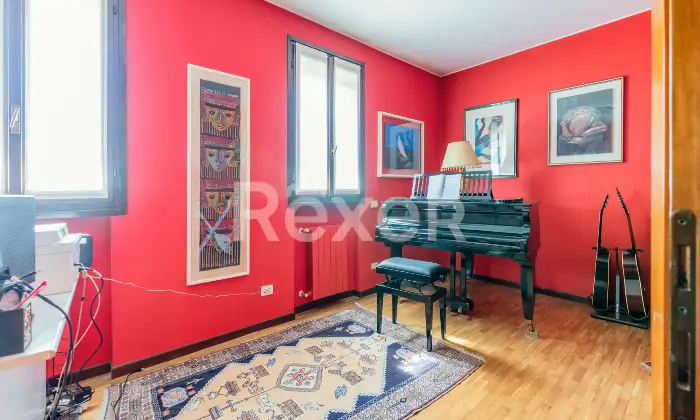 Rexer-Camparada-Ampia-Villa-con-piscina-Altro