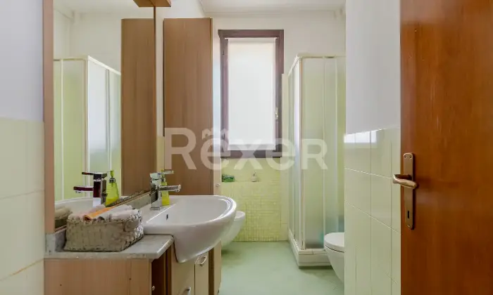 Rexer-Camparada-Ampia-Villa-con-piscina-Altro