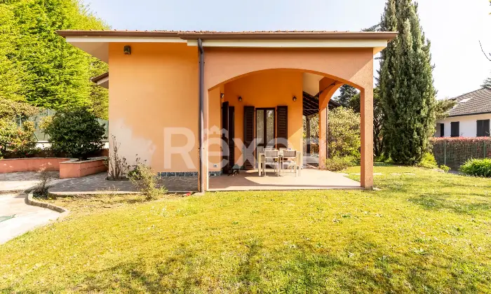 Rexer-Camparada-Ampia-Villa-con-piscina-Altro
