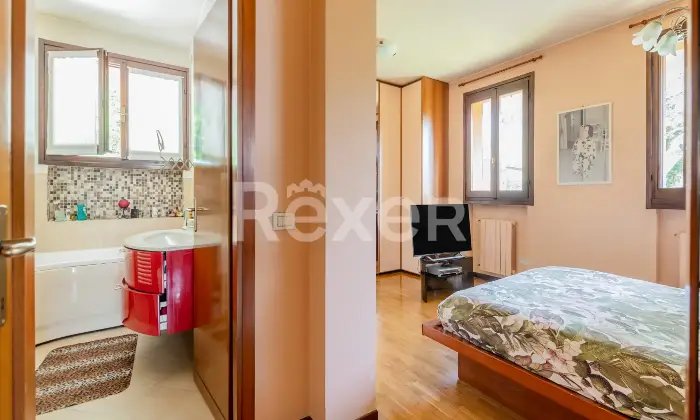 Rexer-Camparada-Ampia-Villa-con-piscina-Altro