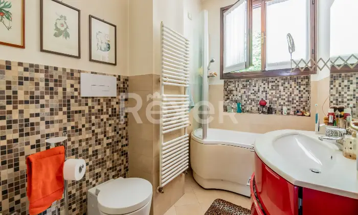 Rexer-Camparada-Ampia-Villa-con-piscina-Altro