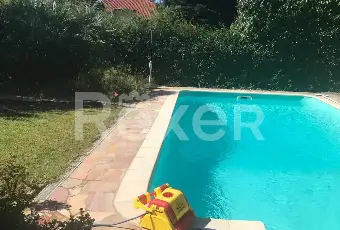 Rexer-Camparada-Ampia-Villa-con-piscina-Altro