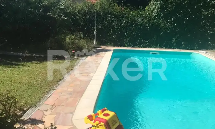 Rexer-Camparada-Ampia-Villa-con-piscina-Altro