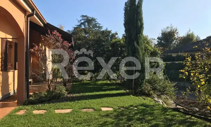 Rexer-Camparada-Ampia-Villa-con-piscina-Altro
