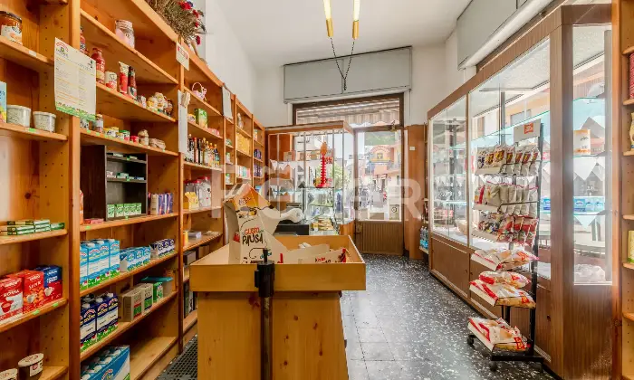 Rexer-Nichelino-ZONA-JUVARRA-VZE-MERCATO-RIONALE-Locale-commerciale-angolare-con-area-vendita-retro-